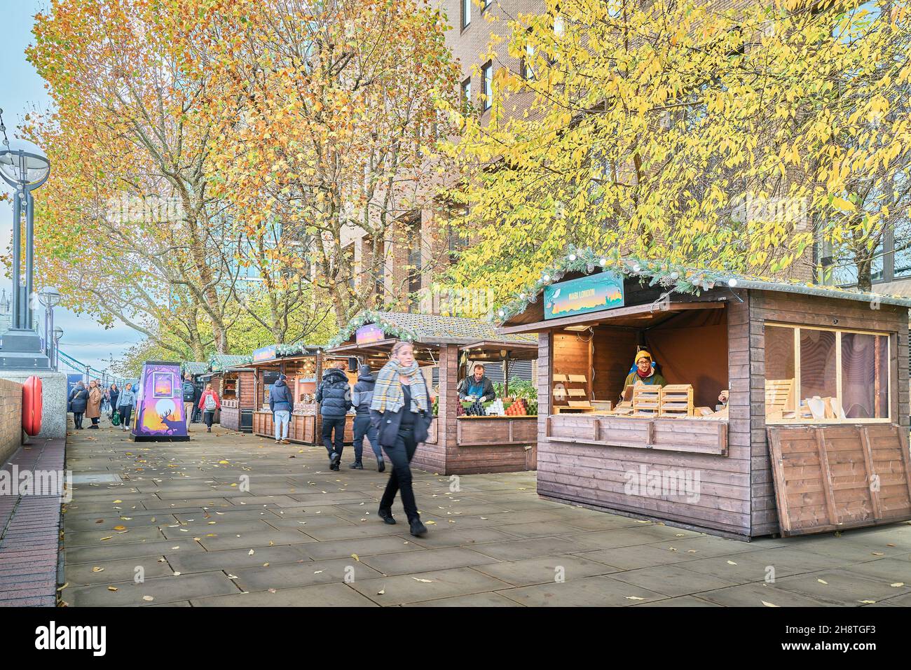 Weihnachtsstand am Südufer der Themse, London, november 2021. Stockfoto