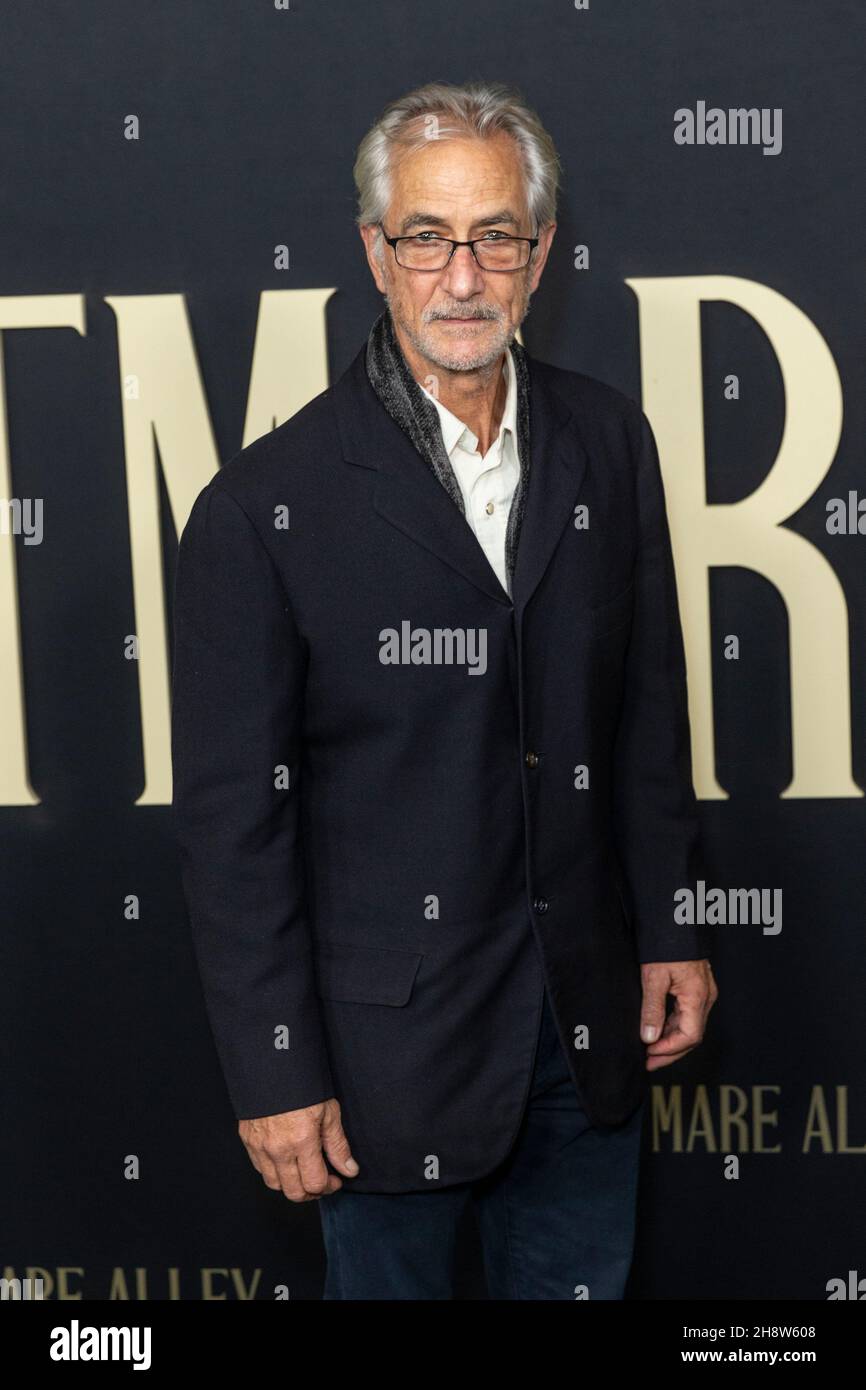 New York, NY - 1. Dezember 2021: David Strathairn besucht die „Nightmare Alley“-Weltpremiere in der Alice Tully Hall, Lincoln Center Stockfoto