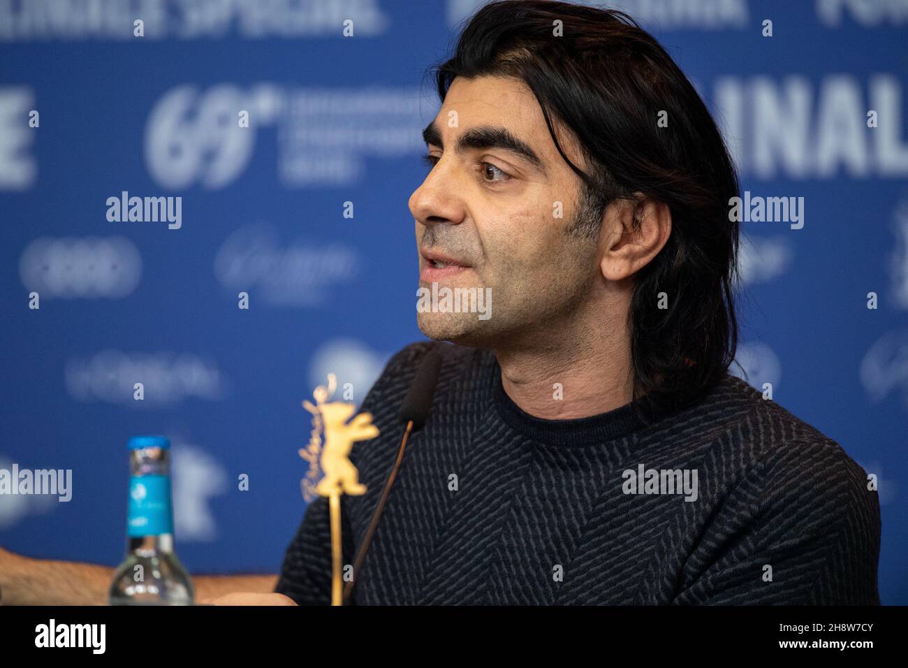 BERLIN, DEUTSCHLAND-Februar 09: Fatih Akin nimmt an der Pressekonferenz „The Golden Glove“ bei den Internationalen Filmfestspielen der Berlinale 69th Teil Stockfoto