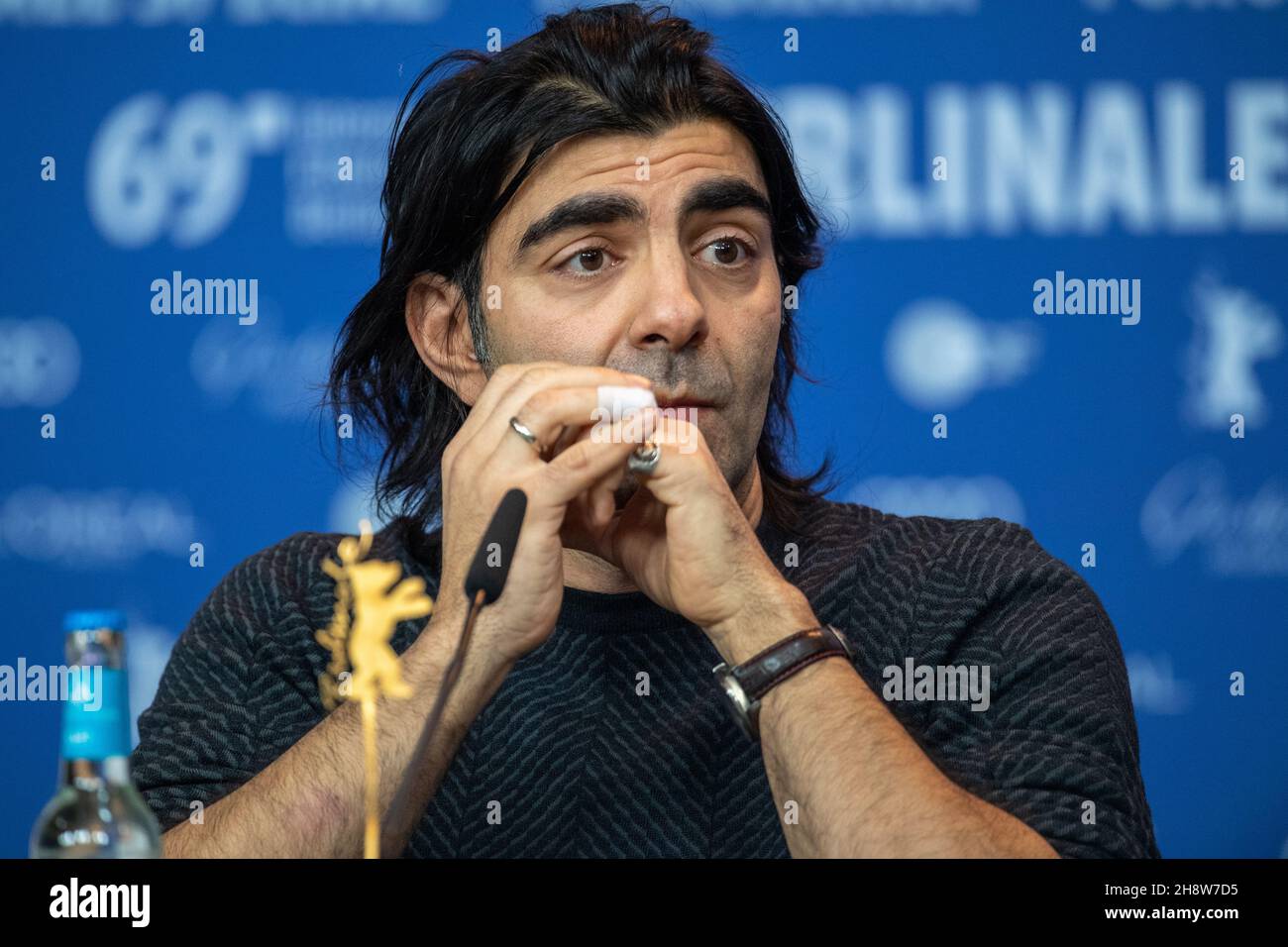 BERLIN, DEUTSCHLAND-Februar 09: Fatih Akin nimmt an der Pressekonferenz „The Golden Glove“ bei den Internationalen Filmfestspielen der Berlinale 69th Teil Stockfoto