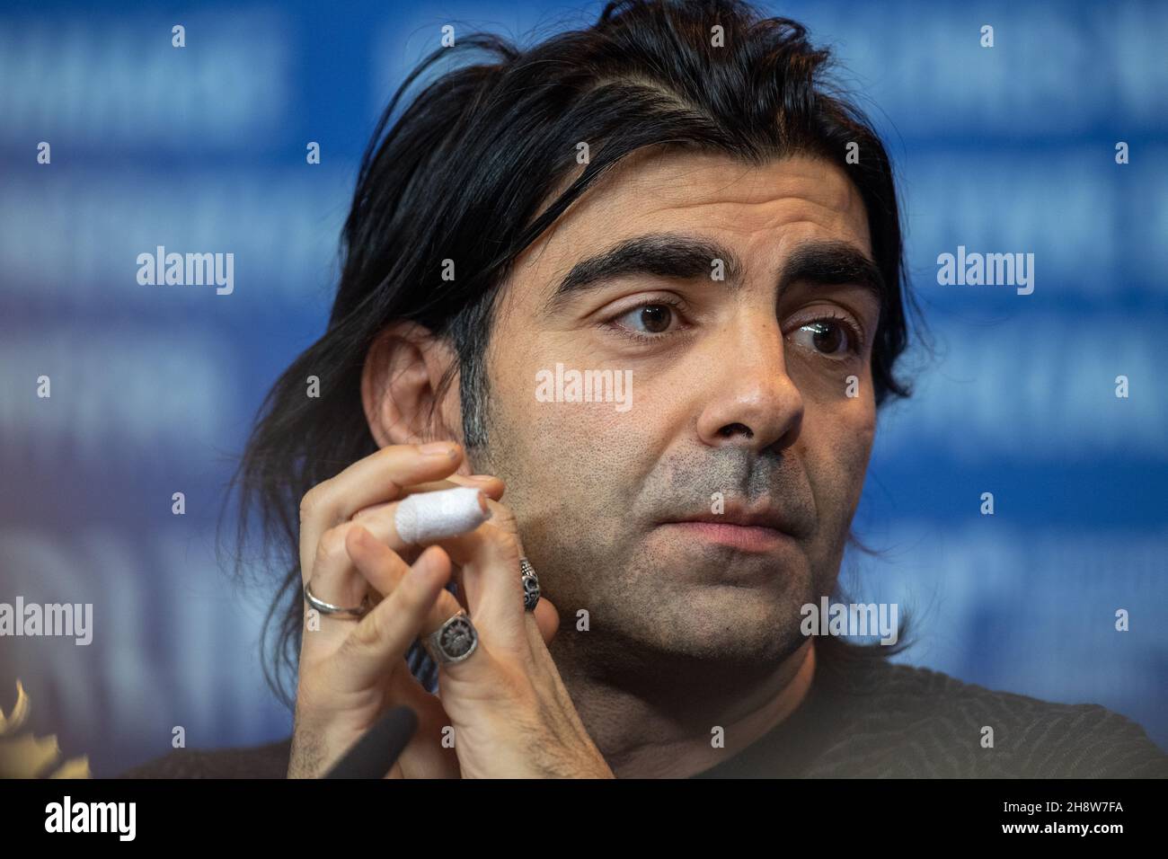 BERLIN, DEUTSCHLAND-Februar 09: Fatih Akin nimmt an der Pressekonferenz „The Golden Glove“ bei den Internationalen Filmfestspielen der Berlinale 69th Teil Stockfoto