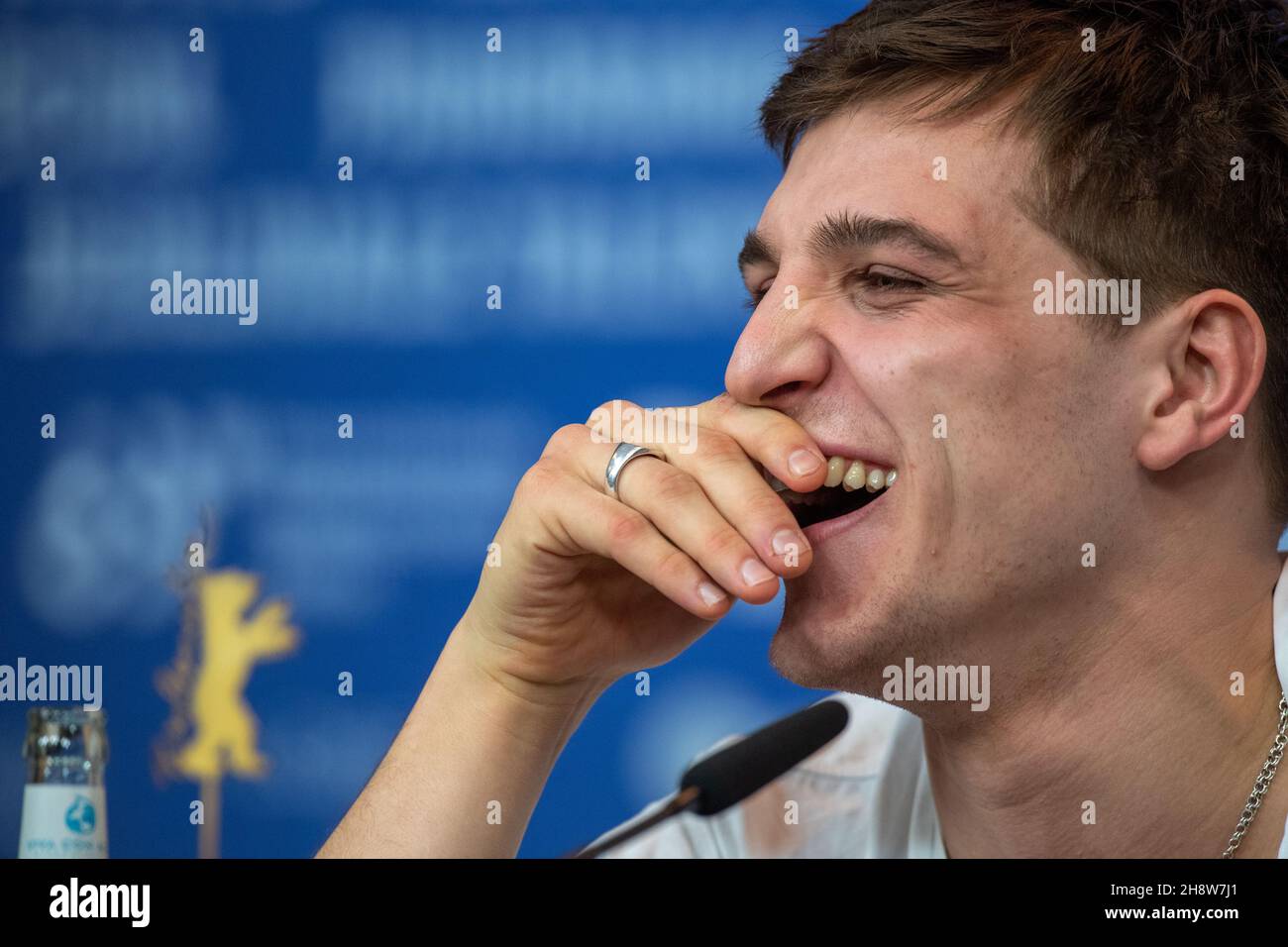 BERLIN, DEUTSCHLAND-Februar 09: Jonas Dassler nimmt an der Pressekonferenz „The Golden Glove“ bei den Internationalen Filmfestspielen der Berlinale 69th Teil Stockfoto