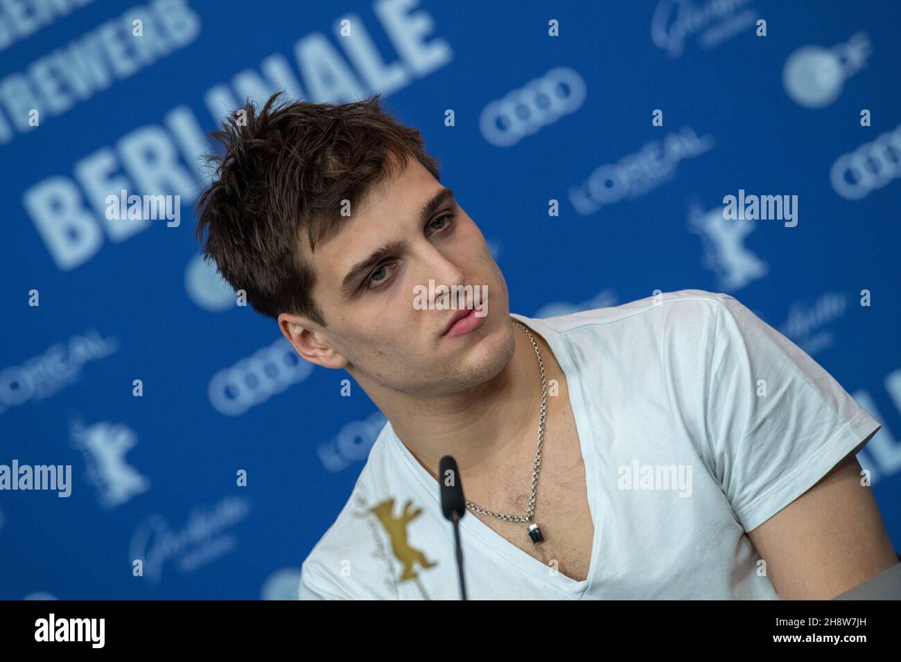 BERLIN, DEUTSCHLAND-Februar 09: Jonas Dassler nimmt an der Pressekonferenz „The Golden Glove“ bei den Internationalen Filmfestspielen der Berlinale 69th Teil Stockfoto