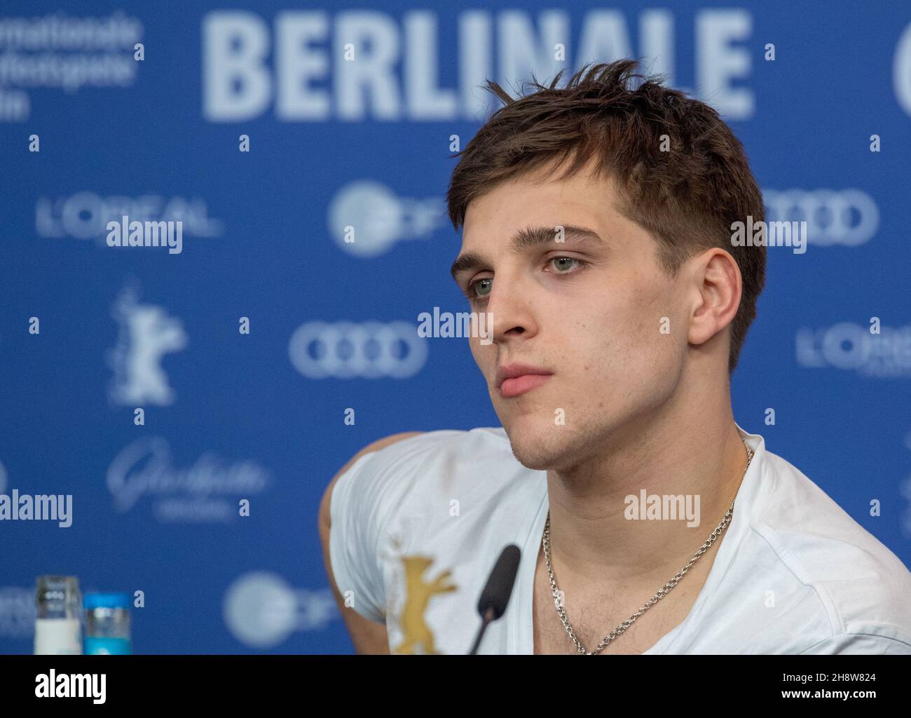 BERLIN, DEUTSCHLAND-Februar 09: Jonas Dassler nimmt an der Pressekonferenz „The Golden Glove“ bei den Internationalen Filmfestspielen der Berlinale 69th Teil Stockfoto