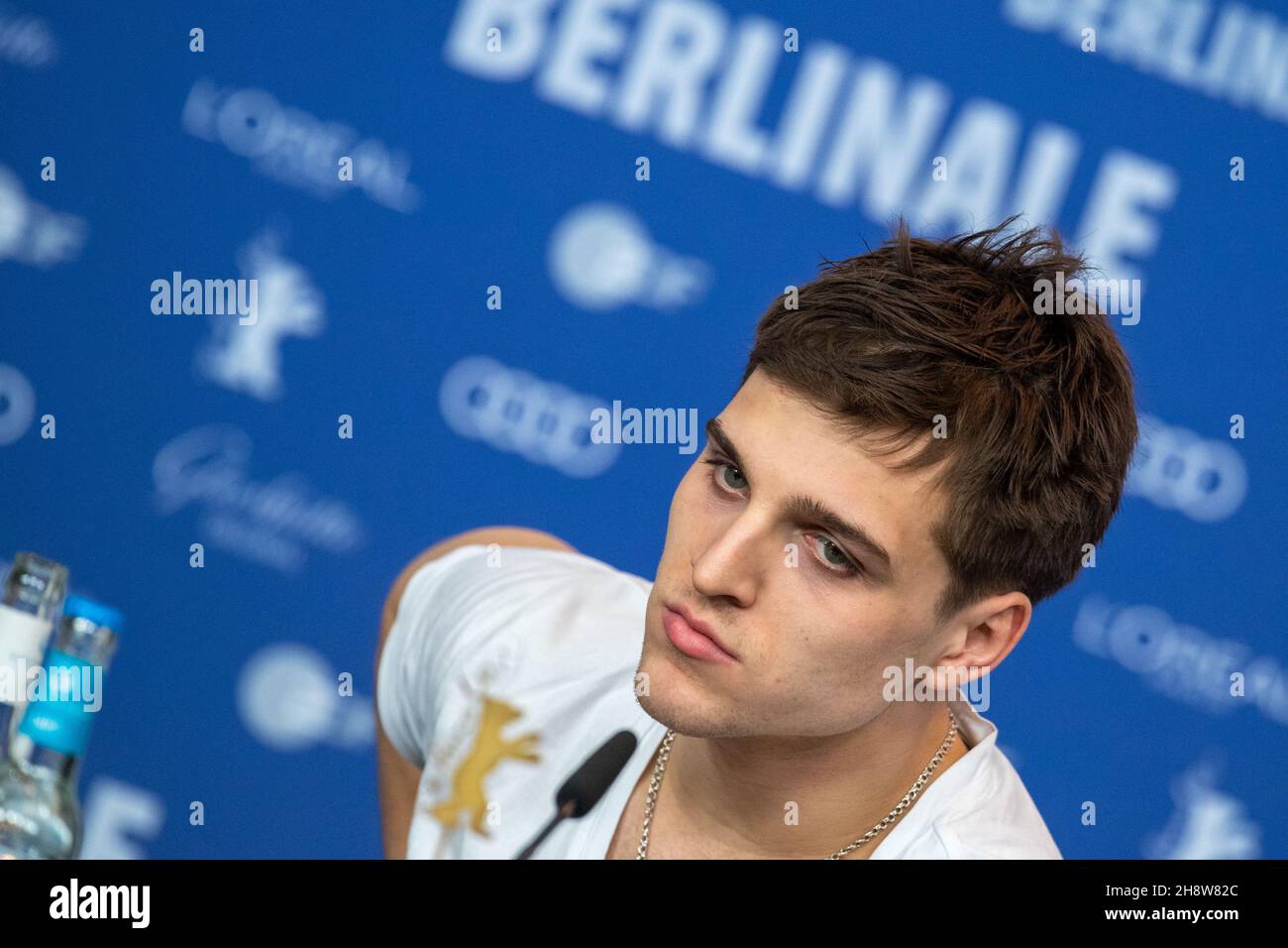 BERLIN, DEUTSCHLAND-Februar 09: Jonas Dassler nimmt an der Pressekonferenz „The Golden Glove“ bei den Internationalen Filmfestspielen der Berlinale 69th Teil Stockfoto