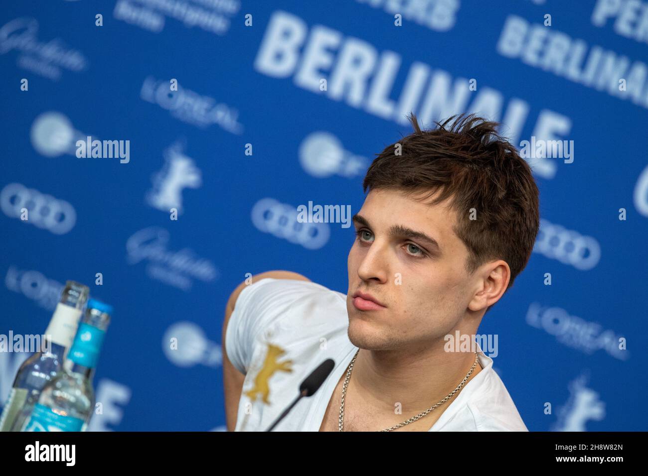 BERLIN, DEUTSCHLAND-Februar 09: Jonas Dassler nimmt an der Pressekonferenz „The Golden Glove“ bei den Internationalen Filmfestspielen der Berlinale 69th Teil Stockfoto
