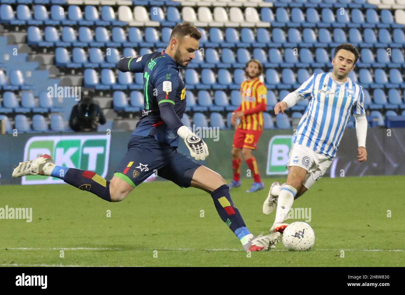 Gabriel Vasconcelos Ferreira (usa Lecce 1908) während der italienischen Fußball-Liga BKT 2021/2022 Spal vs. Usa Lecce im Paolo Mazza Stadion, Ferrara, Italien, 30. November 2021 - Foto: Stringer Stockfoto