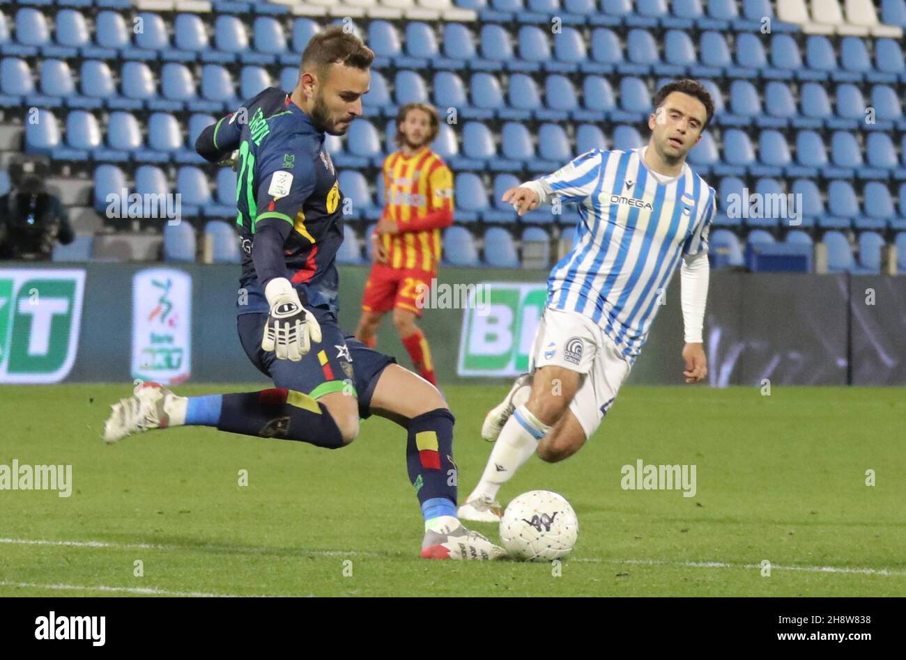 Gabriel Vasconcelos Ferreira (usa Lecce 1908) während der italienischen Fußball-Liga BKT 2021/2022 Spal vs. Usa Lecce im Paolo Mazza Stadion, Ferrara, Italien, 30. November 2021 - Foto: Stringer Stockfoto