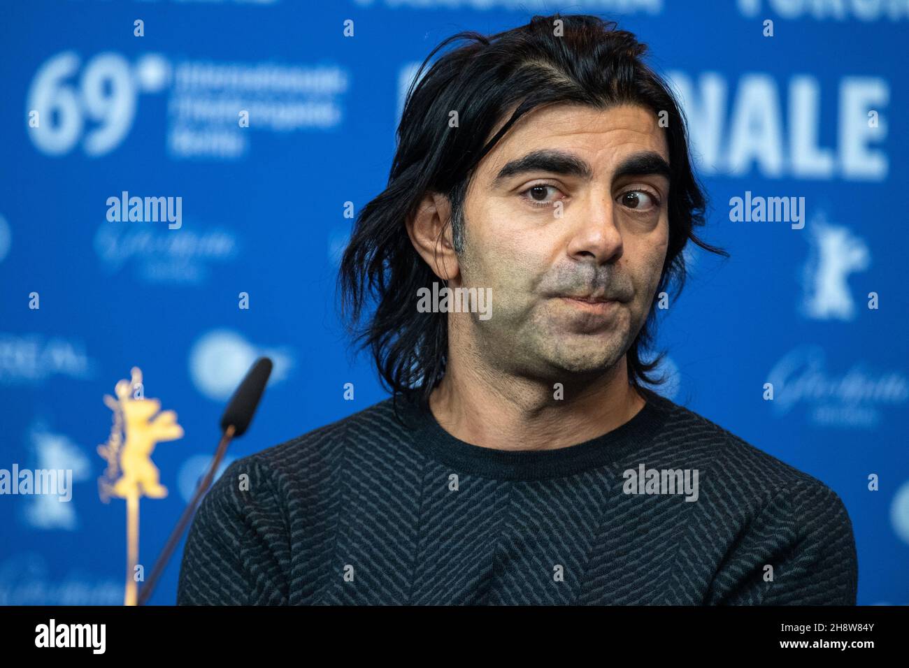 BERLIN, DEUTSCHLAND-Februar 09: Fatih Akin nimmt an der Pressekonferenz „The Golden Glove“ bei den Internationalen Filmfestspielen der Berlinale 69th Teil Stockfoto