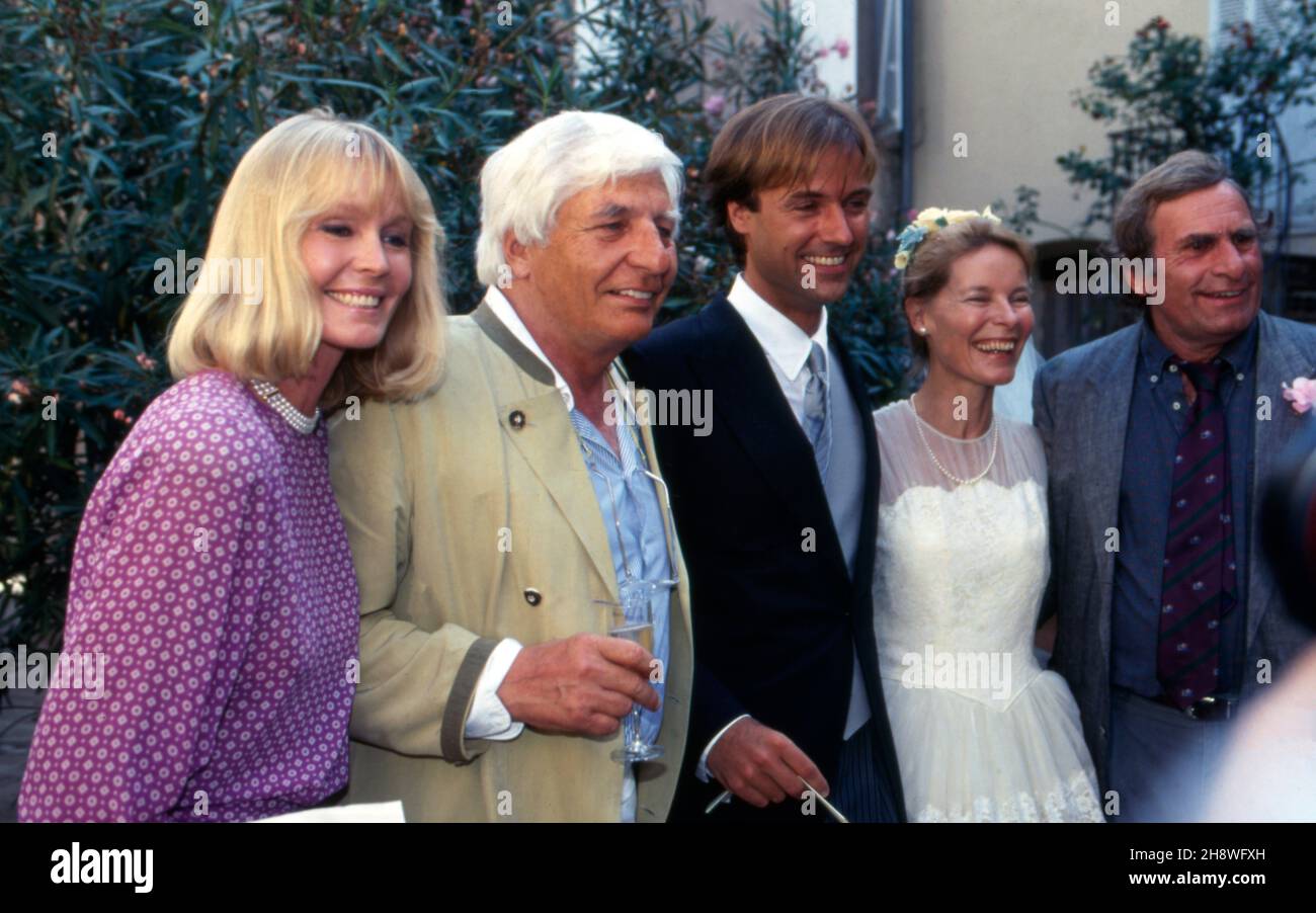 Gunter und Mirja Sachs als Gäste bei einer Hochzeit, um 1994. Gunter und Mirja Sachs bei einer Ehe, um 1994. Stockfoto