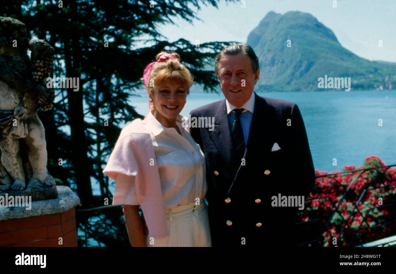 Carmen Tita Cervera und Baron Hans Heinrich Thyssen Bornemisza de Kaszon im Urlaub, um 2001. Carmen Tita Cervera und Baron Hans Heinrich Thyssen Bornemisza de Kaszon im Urlaub, um 2001. Stockfoto