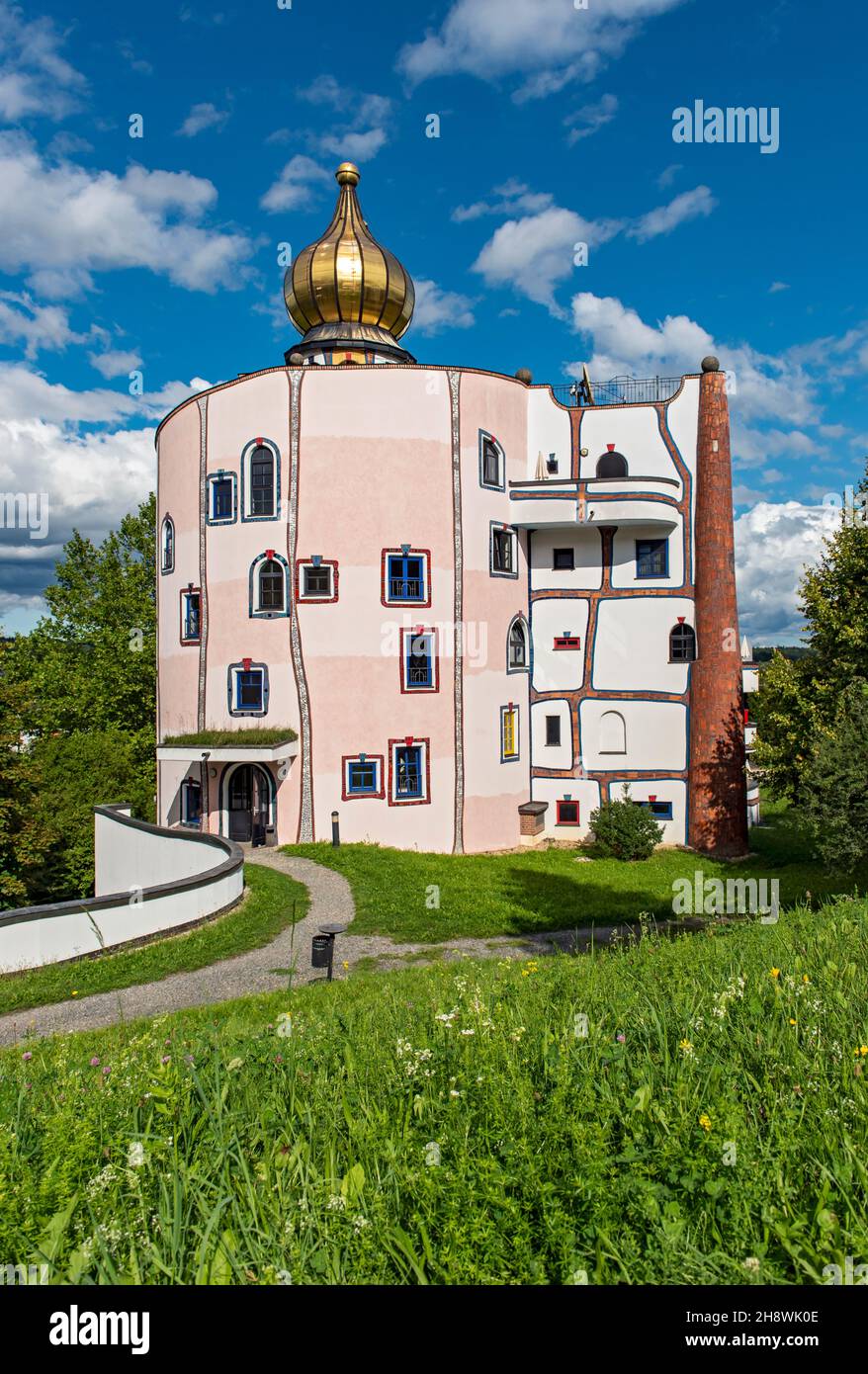 Stammhaus des Rogner Thermalbades und Hotels von Hundertwasser, Bad Blumau, Österreich Stockfoto