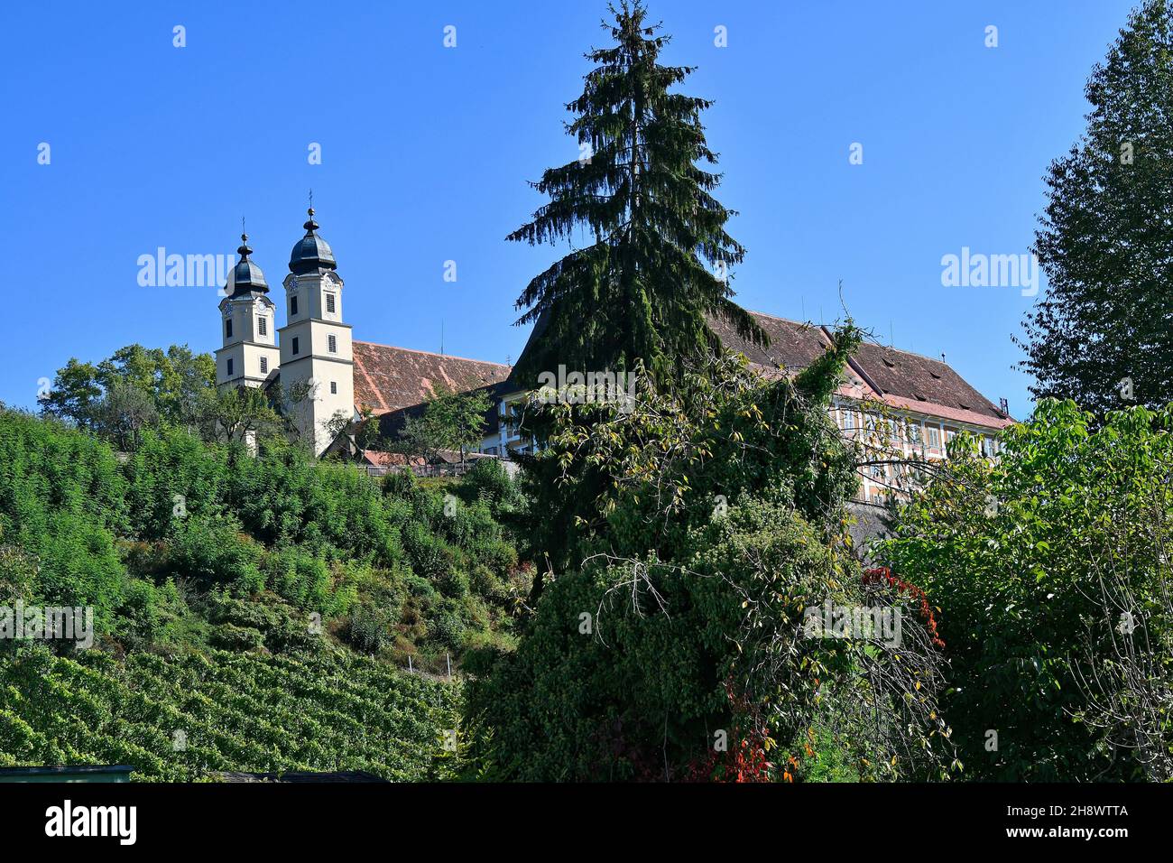 Stainz, Österreich - 23. September 2021: Das Schloss Stainz, ein ehemaliges Augustinerkloster mit Barockkirche, beherbergt heute ein Jagdmuseum und ein Agricu Stockfoto