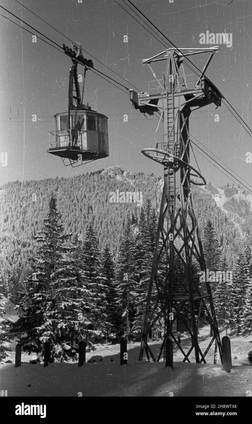 Zakopane, 1946/47, zima. NZ. Kolejka linowa na Kasprowy Wierch. bb/pp PAP/Stanis³aw D¹browiecki Zakopane, Winter 1946/47. Im Bild: Eine Seilbahn für die Kasprowy Wierch-Montierung. bb/pp PAP/Stanis³aw D¹browiecki Stockfoto