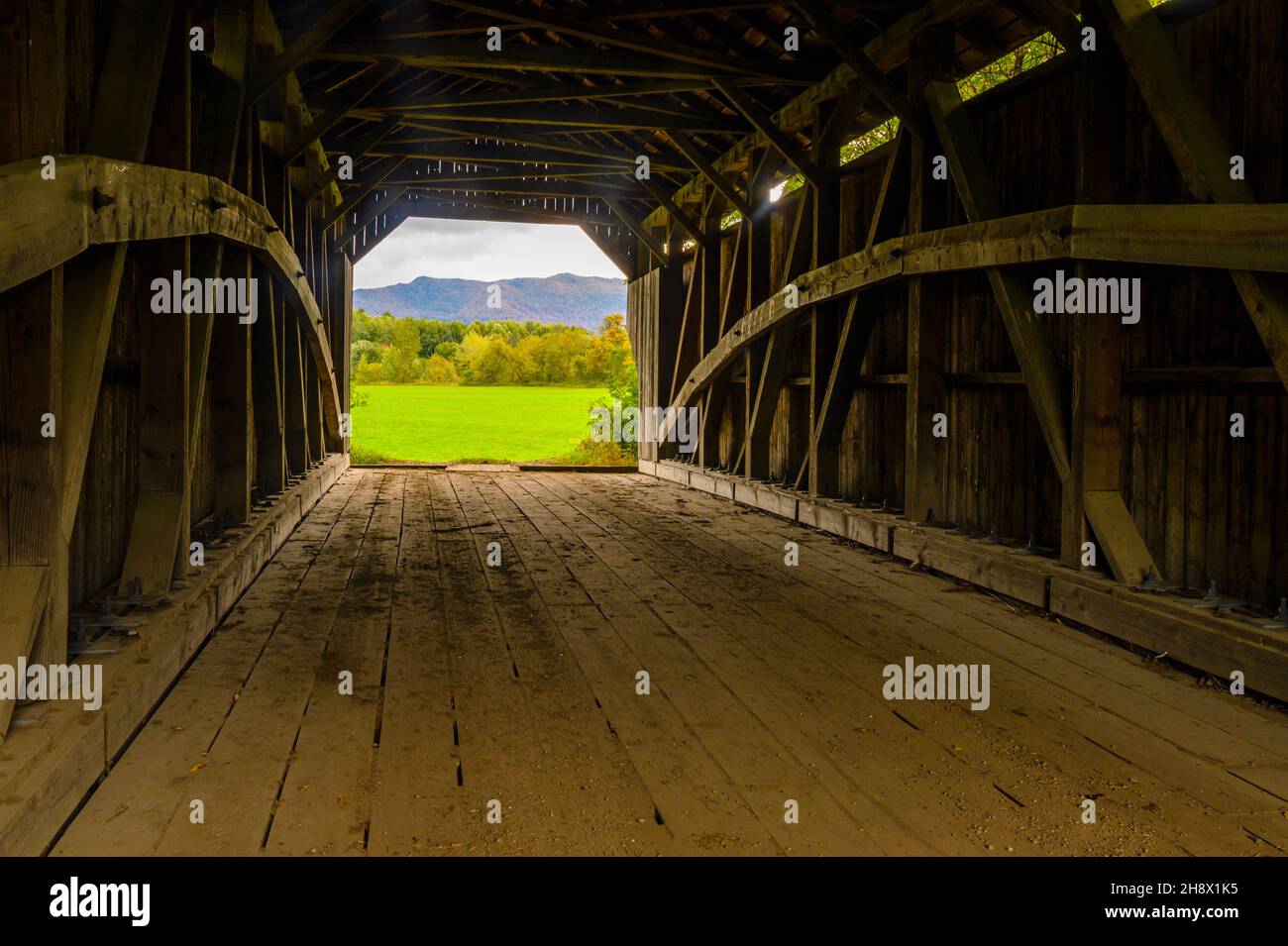 Gates Farm überdachte Brücke über den Seymour River, Cambridge, Vermont, USA Stockfoto
