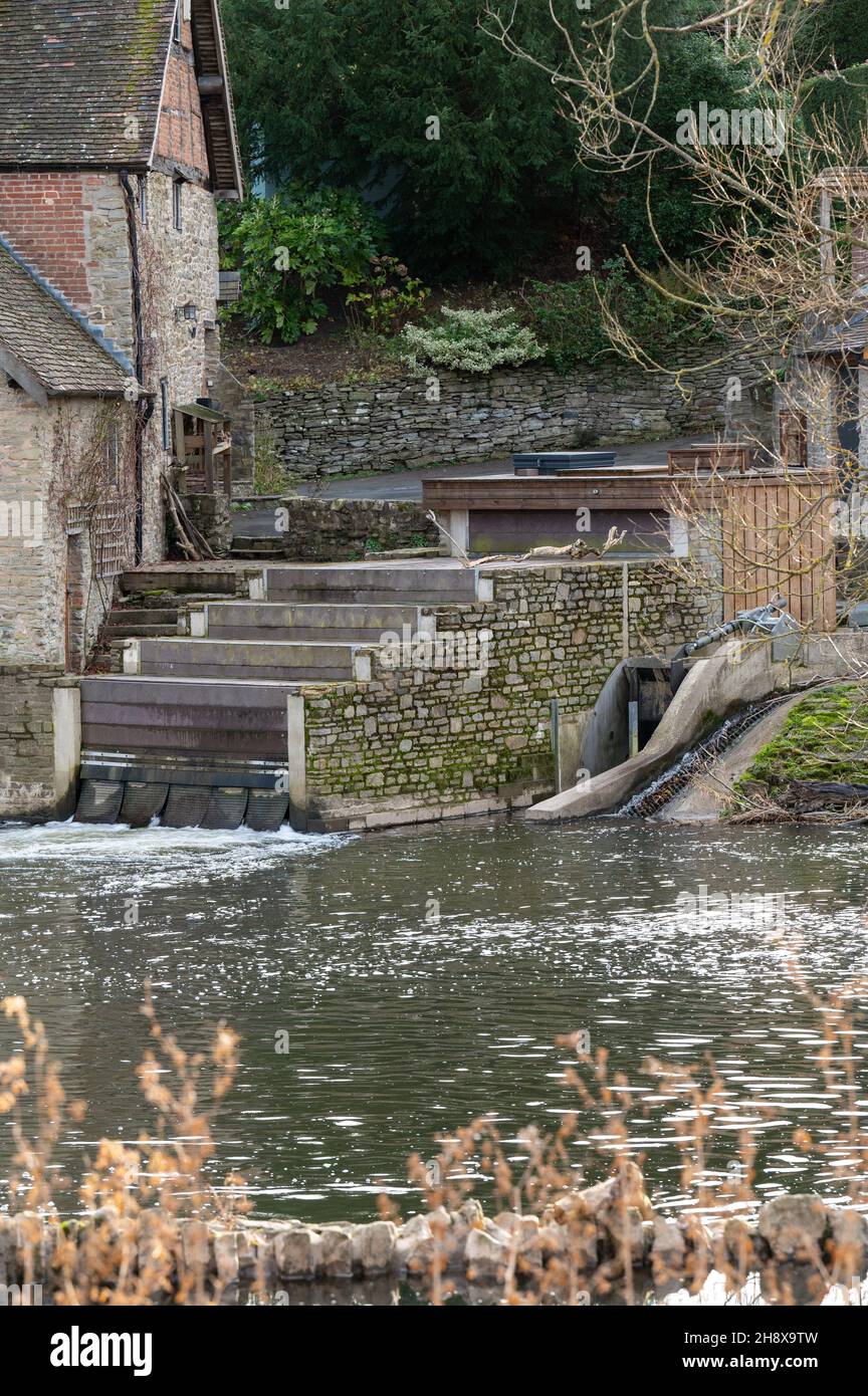 Ludlow Hydro-Stromsystem bei Ludford Mill am Fluss zahm in der Nähe des Hufeisenweges. Stockfoto