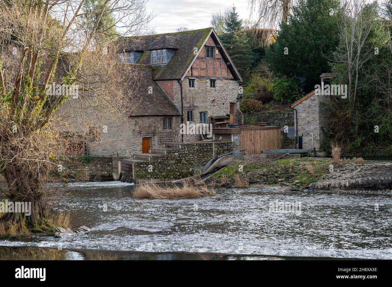 Ludlow Hydro-Stromsystem bei Ludford Mill am Fluss zahm in der Nähe des Hufeisenweges. Stockfoto