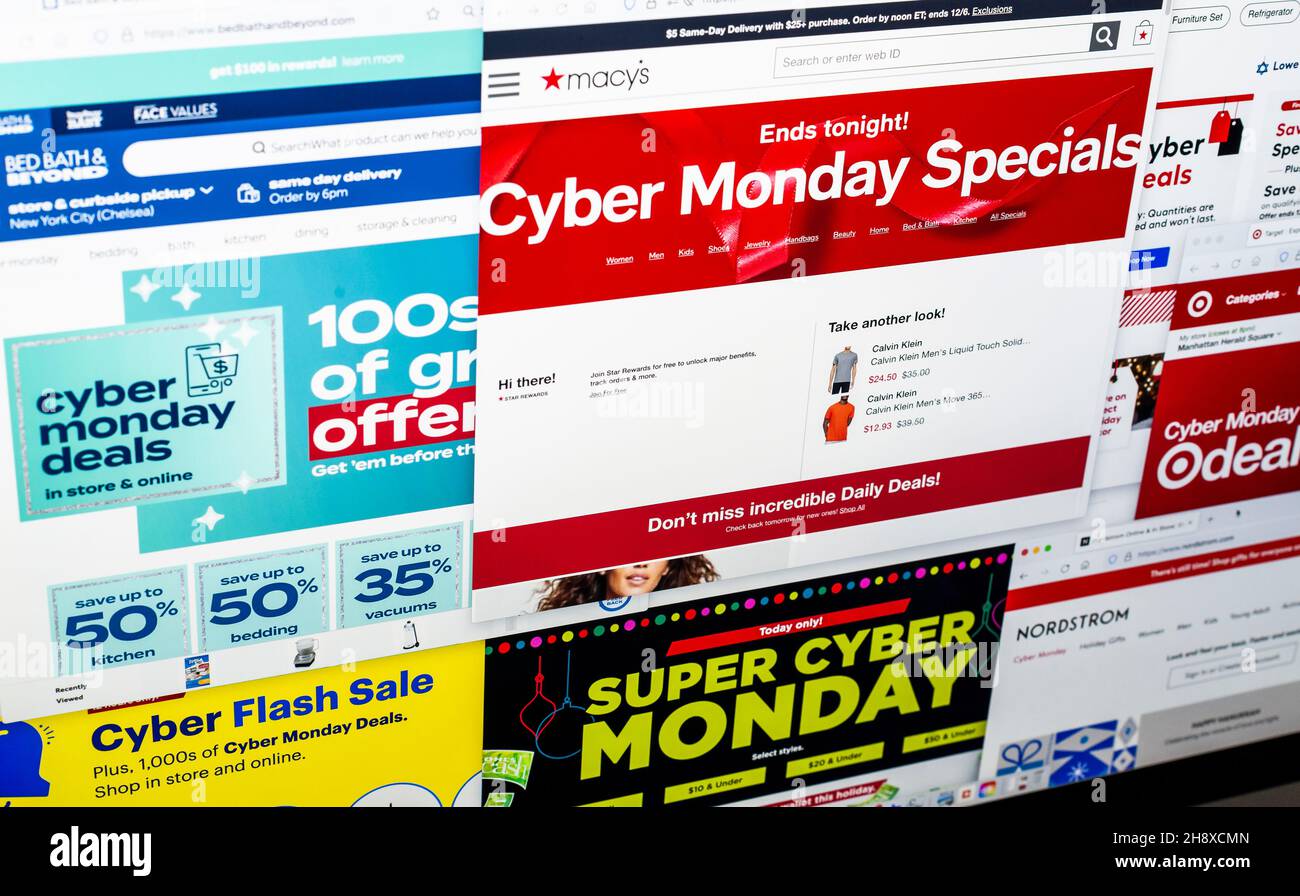 Ein Potpourri von Websites aus einer Melange von Einzelhändlern, die ihre Cyber Monday-Verkäufe am Montag, den 29. November 2021, anpreisen. Adobe Analytics berichtet, dass der Cyber Monday der größte Online-Shopping-Tag des Jahres 2021 sein wird, wobei die Online-Ausgaben zwischen 10,2B und 11,3B US-Dollar liegen. (© Richard B. Levine) Stockfoto