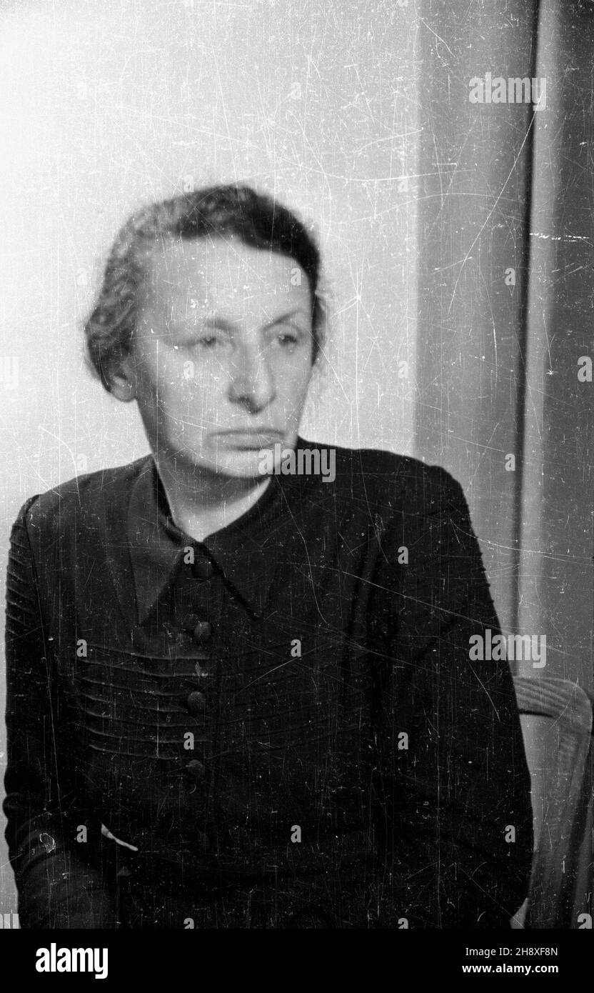 Polska, 1946. Leontyna Œwierczewska, siostra gen. Karola Œwierczewskiego. PAP/Bogus³aw Lambach mgs Dok³adny miesi¹c i dzieñ wydarzenia nieustalone. Polen, 1946. Leontyna Swierczewska, die Schwester von General Karol Swierczewski. PAP/Boguslaw Lambach mgs Stockfoto