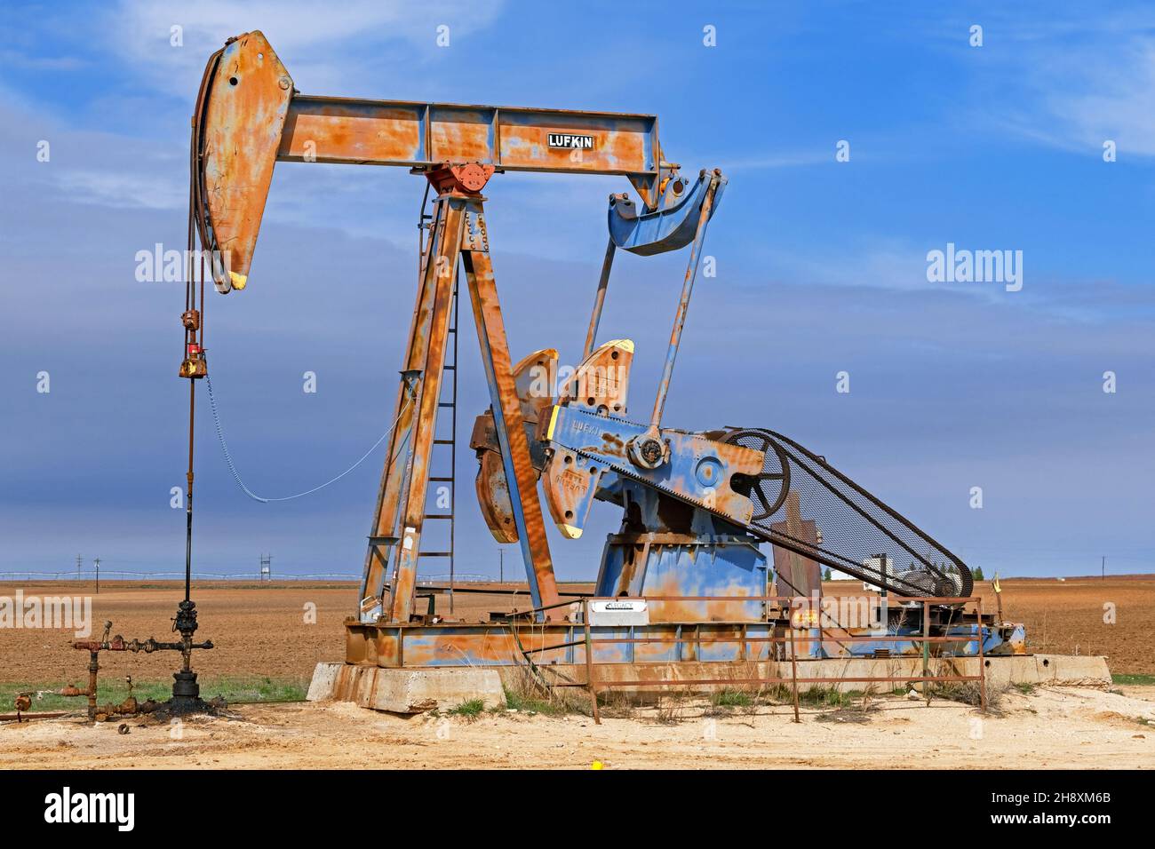 Pumpjack/Pumpjack, der an einer Onshore-Ölboolanlage in Texas, USA/USA, betrieben wird Stockfoto