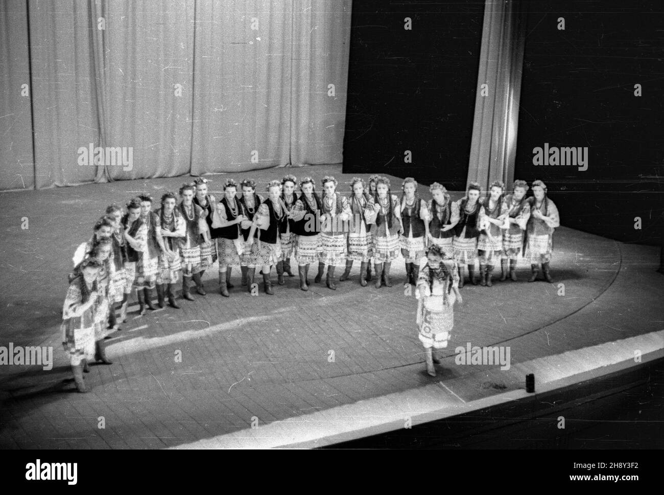 Warszawa, 1946-06-02. Przedstawienie w Teatrze Polskim dla uczestników Kongresu Towarzystwa PrzyjaŸni Polsko-Radzieckiej. ps/gr PAP/Kazimierz Madejski Warschau, 2. Juni 1946. Das ACT in Polski (Polish) Theatre for Polish-Russian Friendship Society Congress participants. ps/gr PAP/Kazimierz Madejski Stockfoto