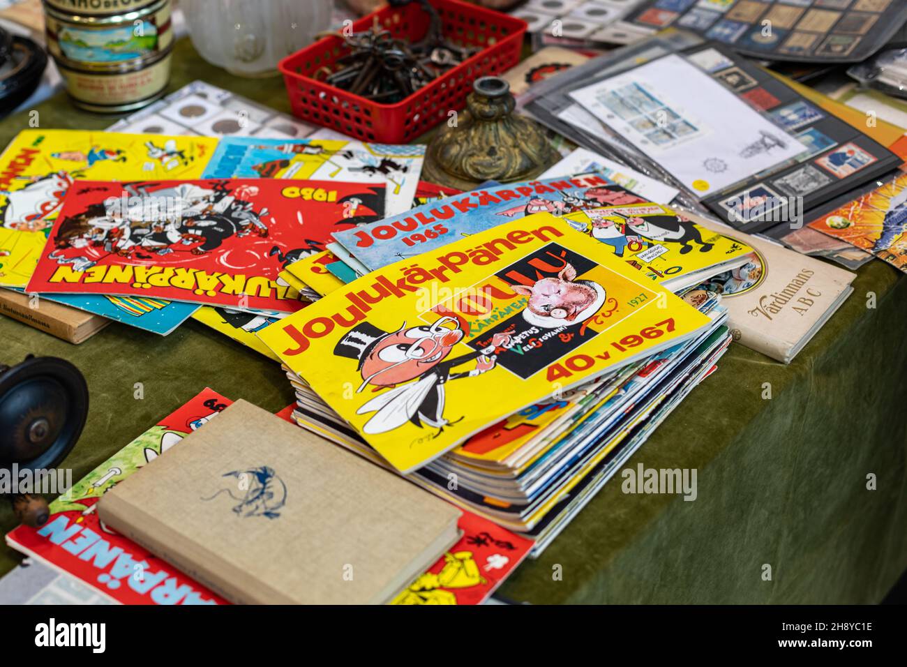 Alte Joulukärpänen-Comics zum Verkauf auf der Retro & Vintage Design Expo in Helsinki, Finnland Stockfoto