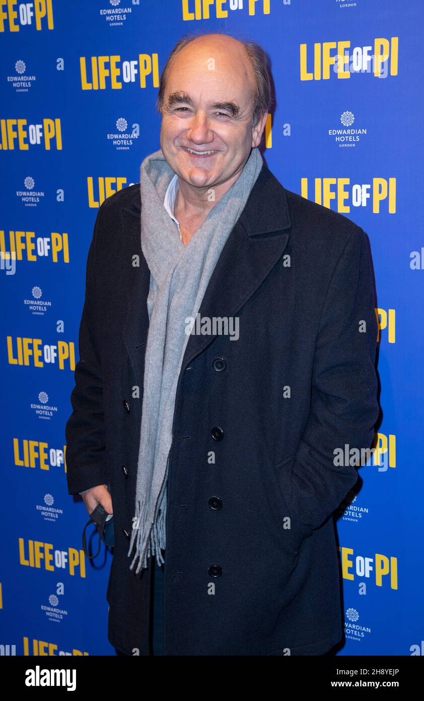 LONDON - ENGLAND DEZ 2: David Haig nimmt am 2nd. Dezember 2021 am Eröffnungsabend von „Life of Pi“ im Wyndham Theatre, London, England, Teil. Foto von Gary Mitchell/Alamy Live News Stockfoto