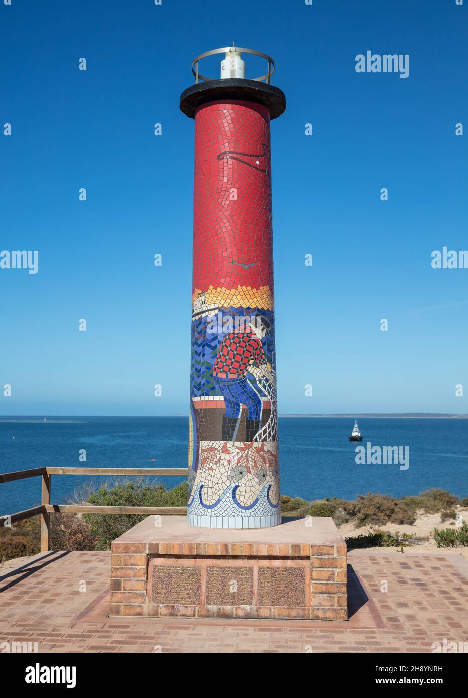 THEVENARD, AUSTRALIEN - 11. Feb 2020: Eine szenische Aufnahme einer Gedenklichtskulptur für Einheimische, die bei der Arbeit auf See ihr Leben verloren haben Stockfoto