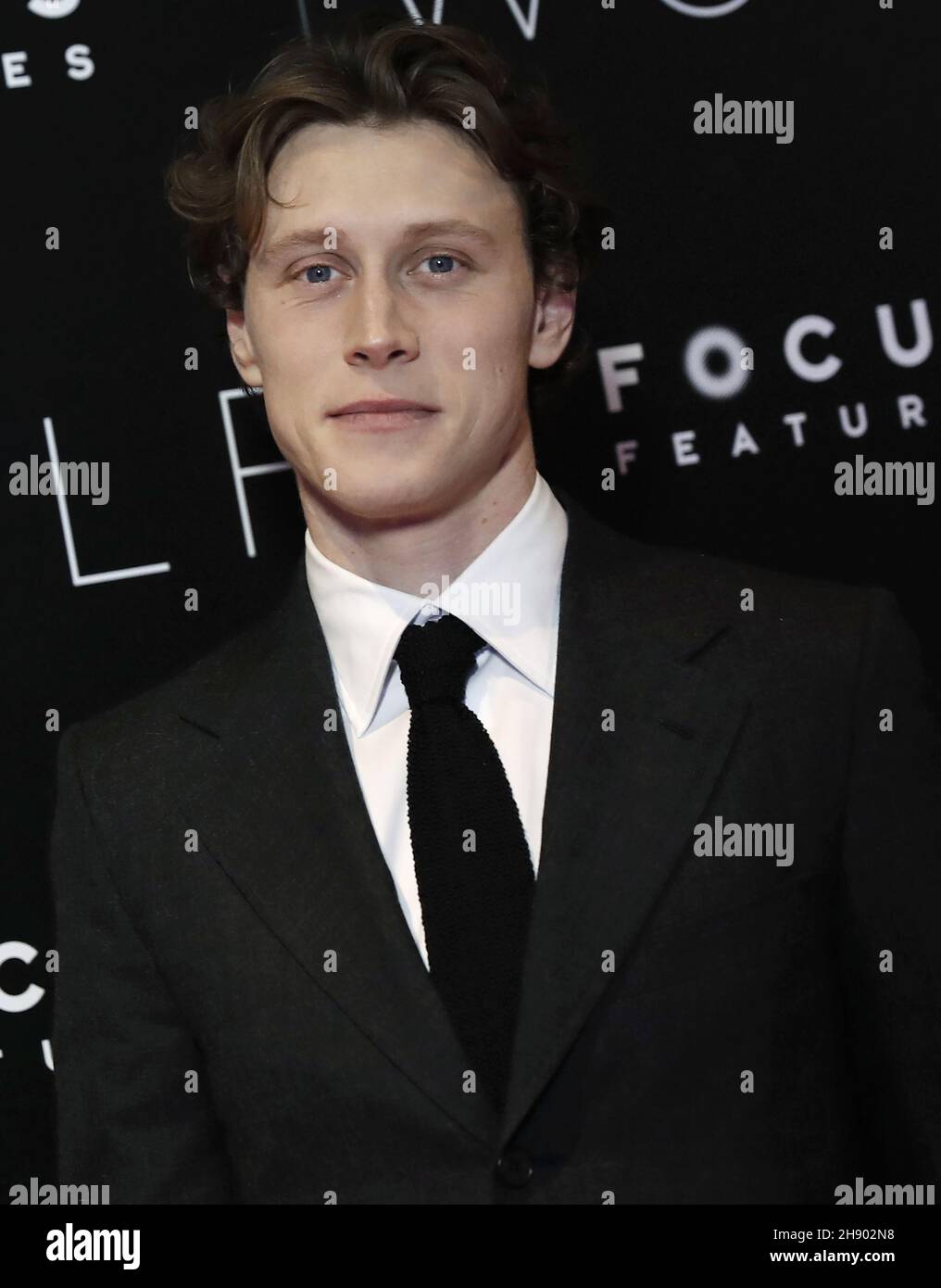 New York, Usa. 02nd Dez 2021. Der Schauspieler George Mackay kommt am Donnerstag, 2nd. Dezember 2021, auf dem roten Teppich zu einer Sondervorführung des Films 'Wolf' in New York City an. Foto von Peter Foley/UPI Credit: UPI/Alamy Live News Stockfoto