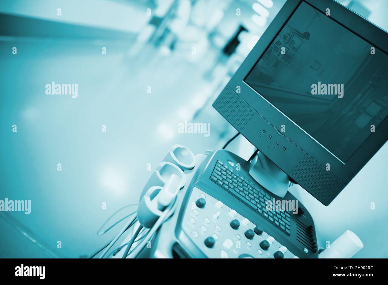 Ultraschallgerät im Krankenhausflur ausgeschaltet. Stockfoto