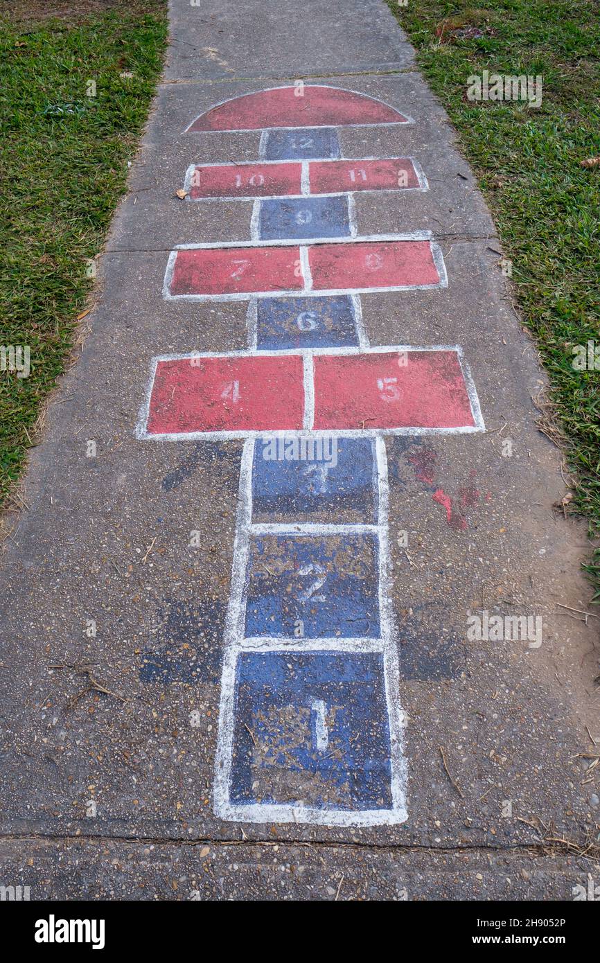 Hopscotch Spiel auf dem Bürgersteig im Marsalis Harmony Park in New Orleans, Louisiana, USA Stockfoto