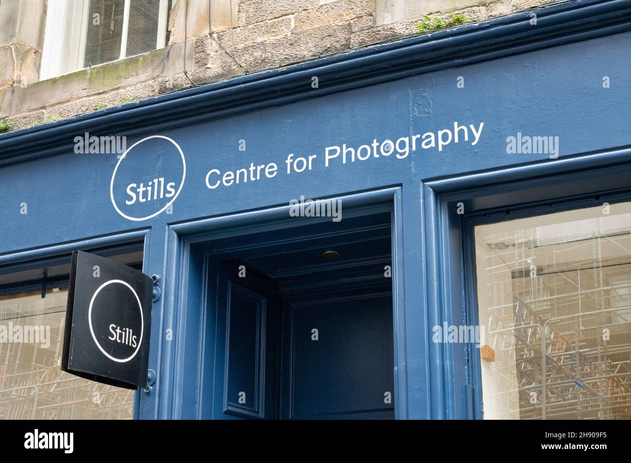 Edinburgh, Schottland - 20. Nov 2021: Die Vorderseite des Stills Photography Shops in Edinburgh. Stockfoto