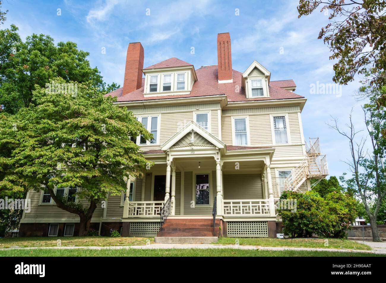 Providence, Rhode Island, Vereinigte Staaten von Amerika – 5. September 2016. Historisches Gebäude an der Kreuzung von Hope St und Cushion St in Providence, Stockfoto