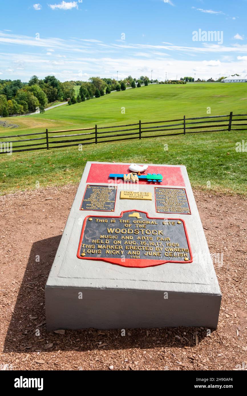 Bethel, New York, Vereinigte Staaten von Amerika – 11. September ,2016. Denkmal auf dem Gelände des Woodstock Festivals 1969 in Bethel, NY, installiert im Jahr 1984. Stockfoto
