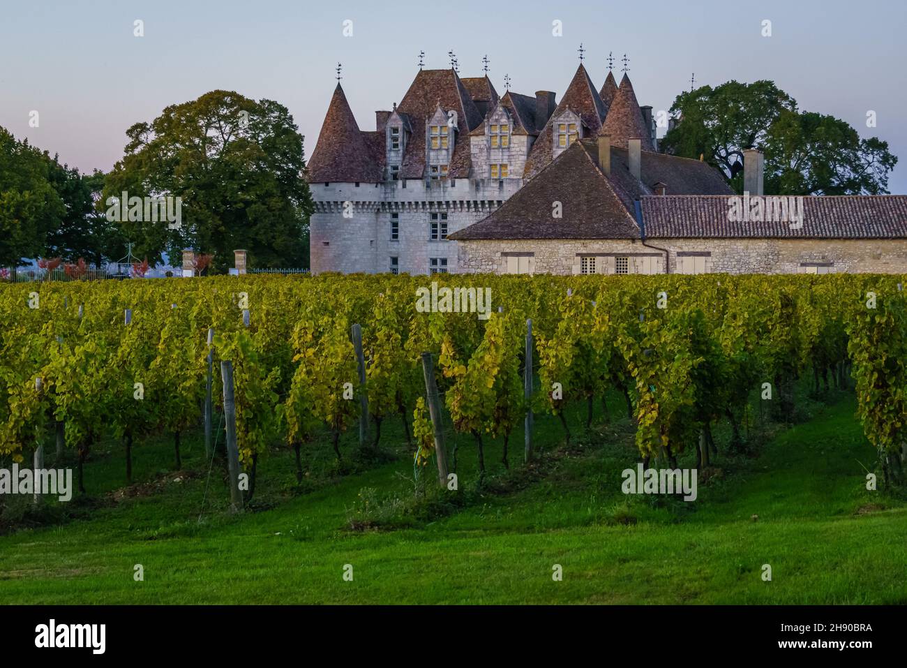 Monbazillac Schloss und Weinberge. Frankreich Oktober 2021 Stockfoto