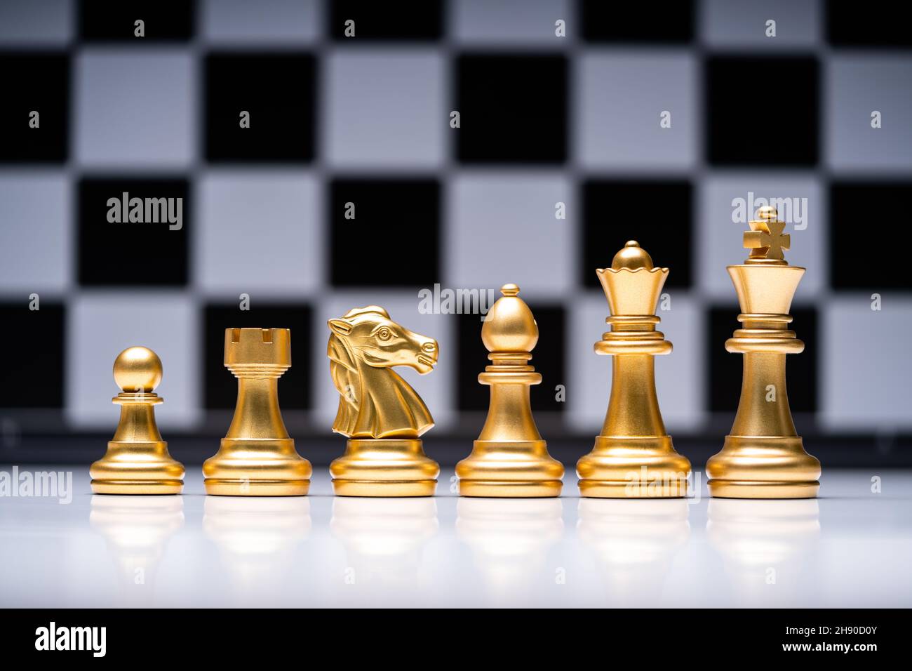Schachspiel-Strategie Und Pfandspiel-Herausforderung. Sportschlacht Stockfoto