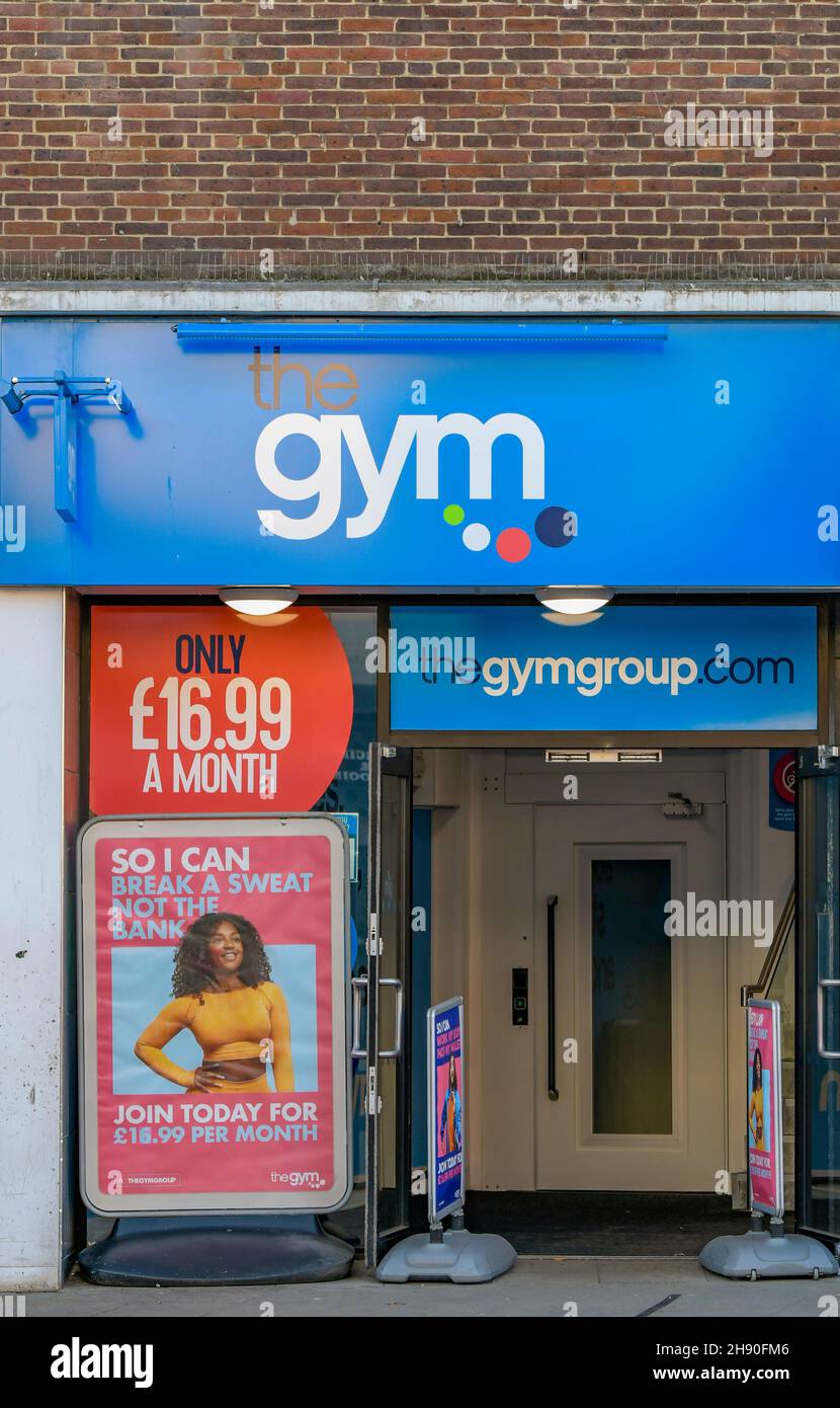 Haupteingang des Fitnessstudios an der Hauptstraße, das Gruppengelände im Stadtzentrum von southampton, Fitnessstudios zahlen, wenn Sie das Fitnessstudio besuchen. Stockfoto