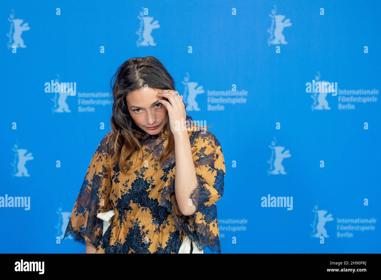 BERLIN, DEUTSCHLAND-Februar 08: Diane Bathen posiert während der Berlinale 69th bei der "Tremors" (Temblores)-Fotoschau Stockfoto