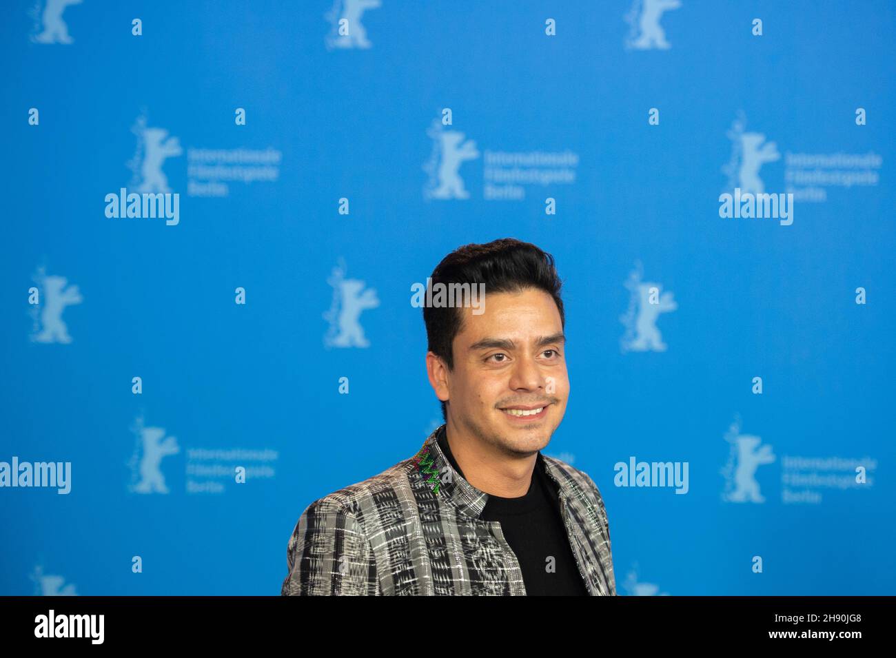BERLIN, DEUTSCHLAND-Februar 08: Jayro Bustamante posiert bei der "Tremors" (Temblores)-Fotoschau während der Berlinale 69th Stockfoto