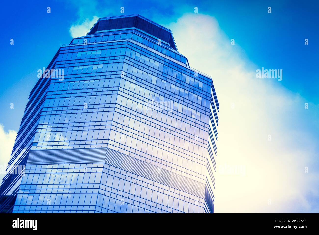 Modernes Bürogebäude aus Glas - Geschäftskonzept Stockfoto