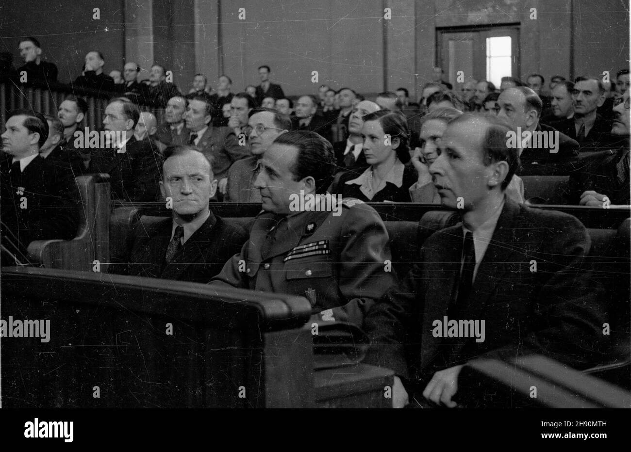 Warszawa, 1947-02-04. Posiedzenie Sejmu Ustawodawczego. NZ. w pierwszym rzêdzie od lewej: W³adys³aw Bieñkowski, Marian Spychalski, Zenon Kliszko. bb/gr PAP Warschau, Den 4. Februar 1947. Das Sejm-Treffen. Bild: Von links Wladyslaw Bienkowski, Marian Spychalski, Zenon Kliszko. bb/gr PAP Stockfoto