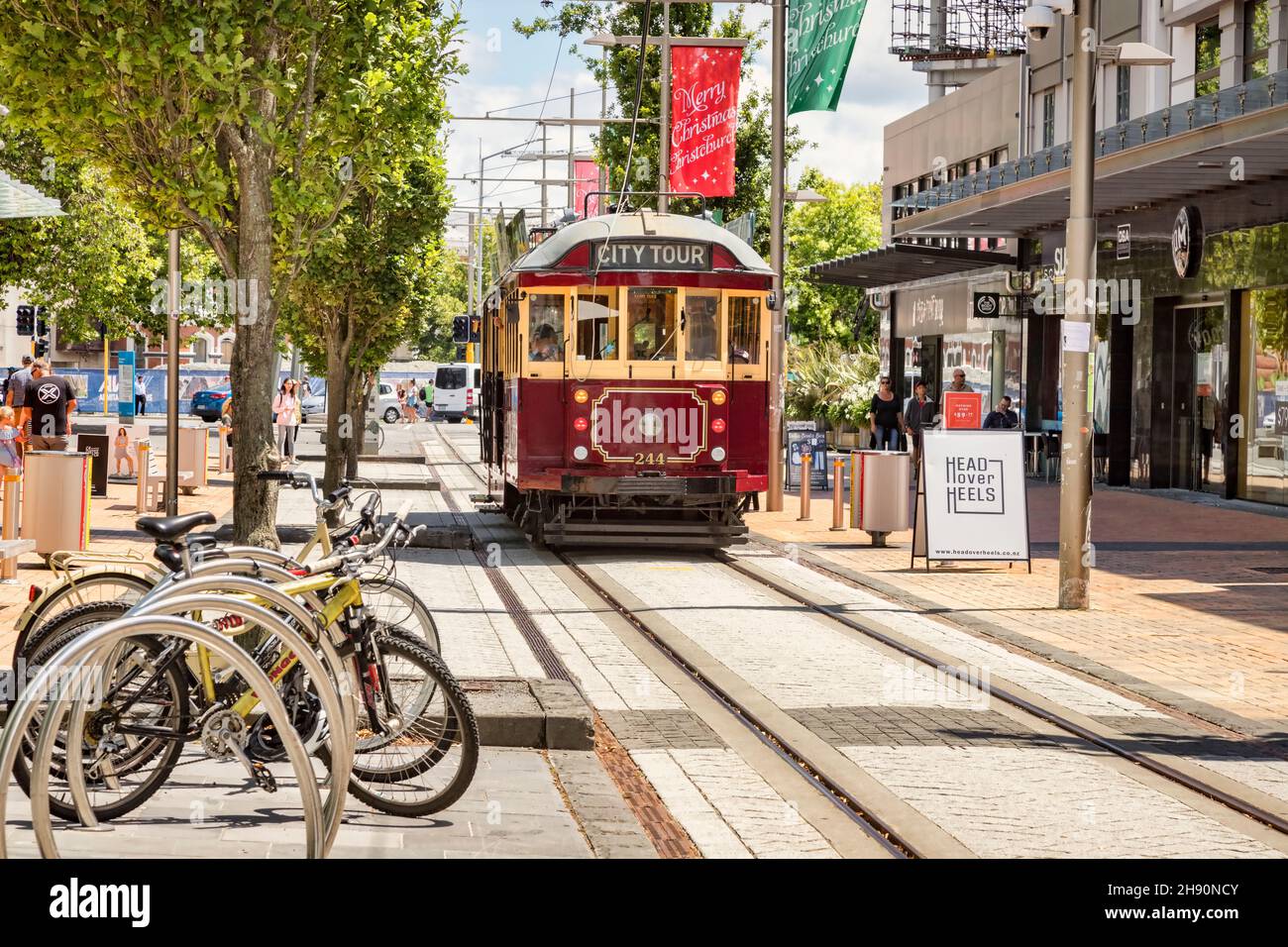 3. Januar 2019: Christchurch, Neuseeland - Eine alte Straßenbahn in der High Street, im Zentrum von Christchurch. Stockfoto