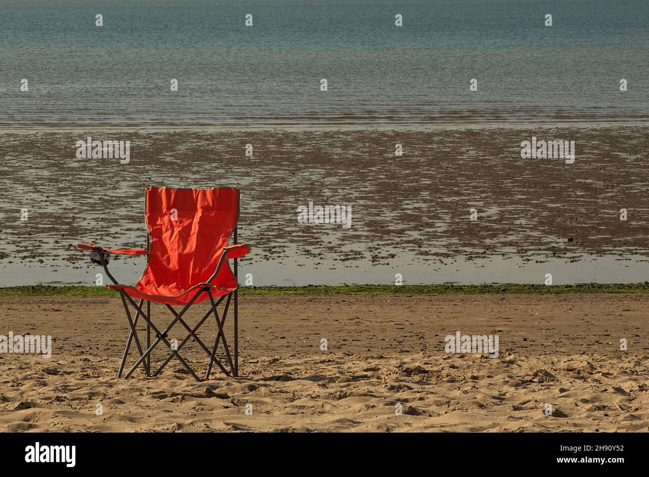 Strand an einem kalten, sonnigen Herbsttag Stockfoto