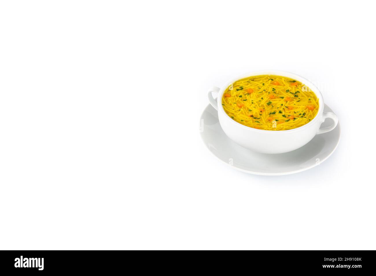 Hühnernudelsuppe isoliert auf weißem Hintergrund Stockfoto