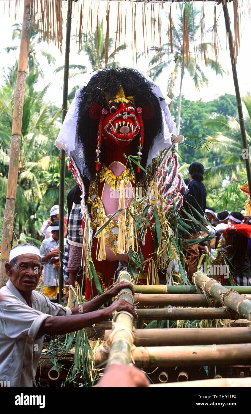 Hinduistische Einäscherungszeremonie. Bali, Indonesien. Stockfoto
