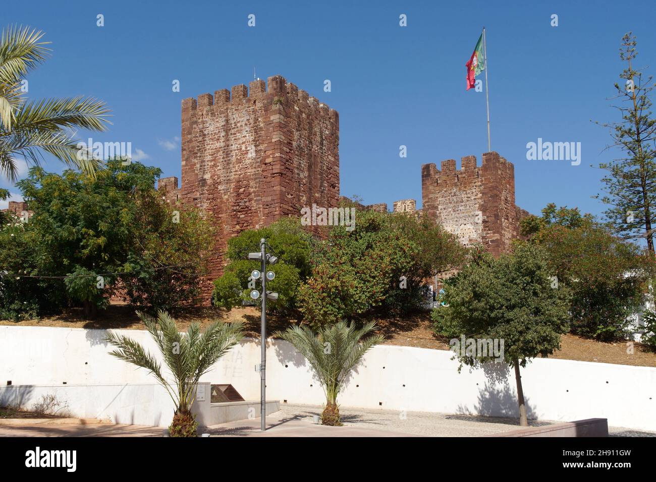 Silves (Algarve) Portugal. Zinnen des Schlosses von Silves. Stockfoto
