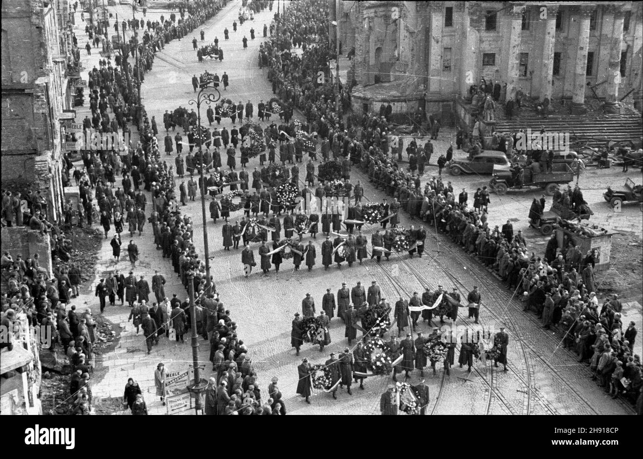 Represje Wobec Polskiego Państwa Podziemnego Warszawa, 1947-04-01. Pogrzeb genera³a Karola Œwierczewskiego pseudonim