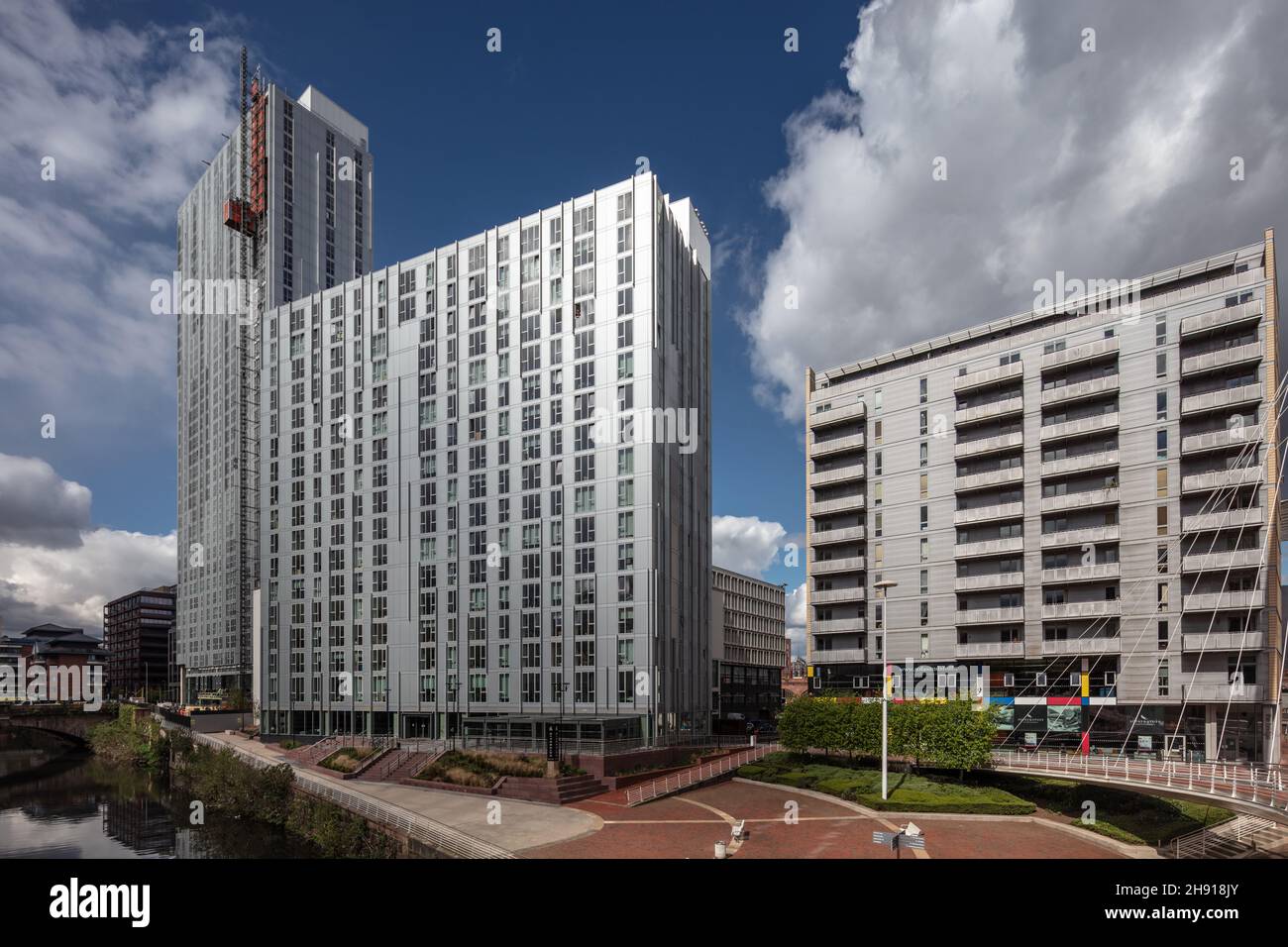 Riverside, Quay Street, Manchester, England - April 29 2021: Affinity Riverside Apartments Quay Street Manchester, Salford. Kürzlich erbaute Stadt Stockfoto