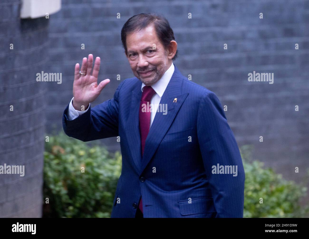 London, Großbritannien. 3rd Dez 2021. Der Sultan von Brunei, Hassanal Bolkiah, kommt in der Downing Street zu einem Treffen mit dem britischen Premierminister Boris Johnson an. Quelle: Tommy London/Alamy Live News Stockfoto