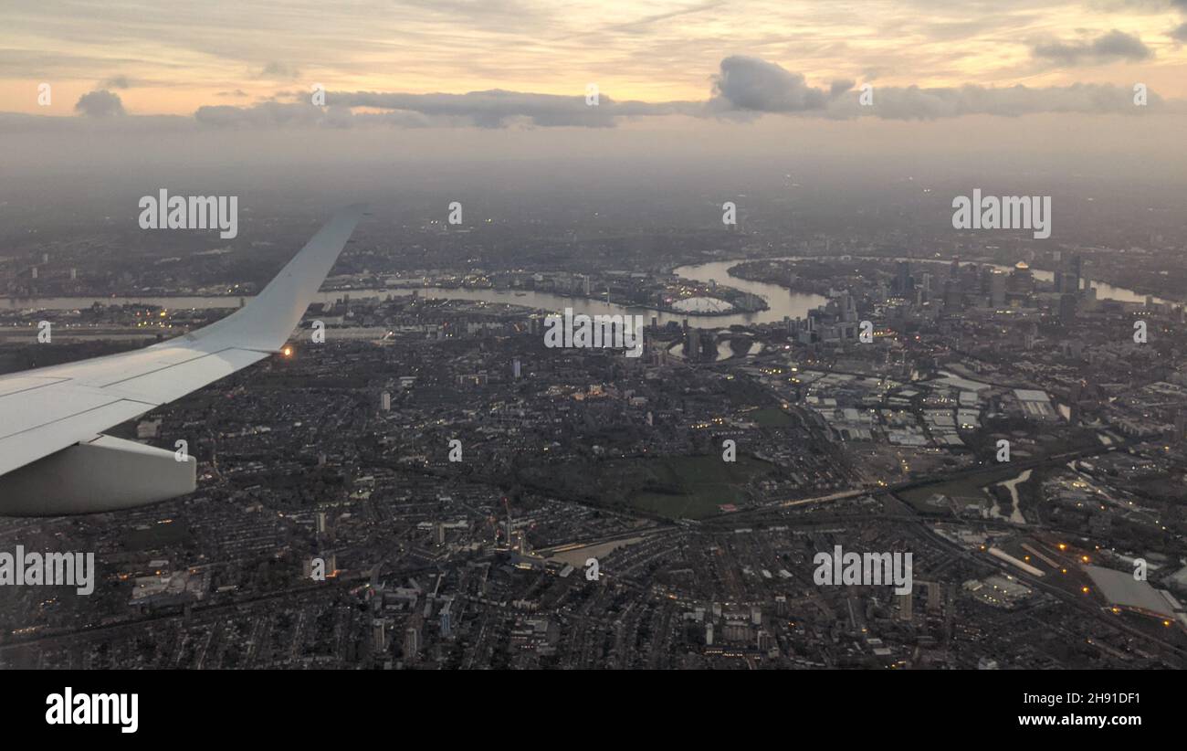 Die O2, Canary Wharf und Greenwich sind auf diesem Foto von London mit der Themse in diesem Foto aus einem Flugzeug deutlich zu sehen Stockfoto